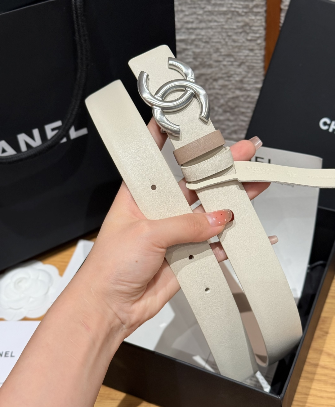 샤넬(CHANEL) 양면 카프스킨 브러쉬드 벨트