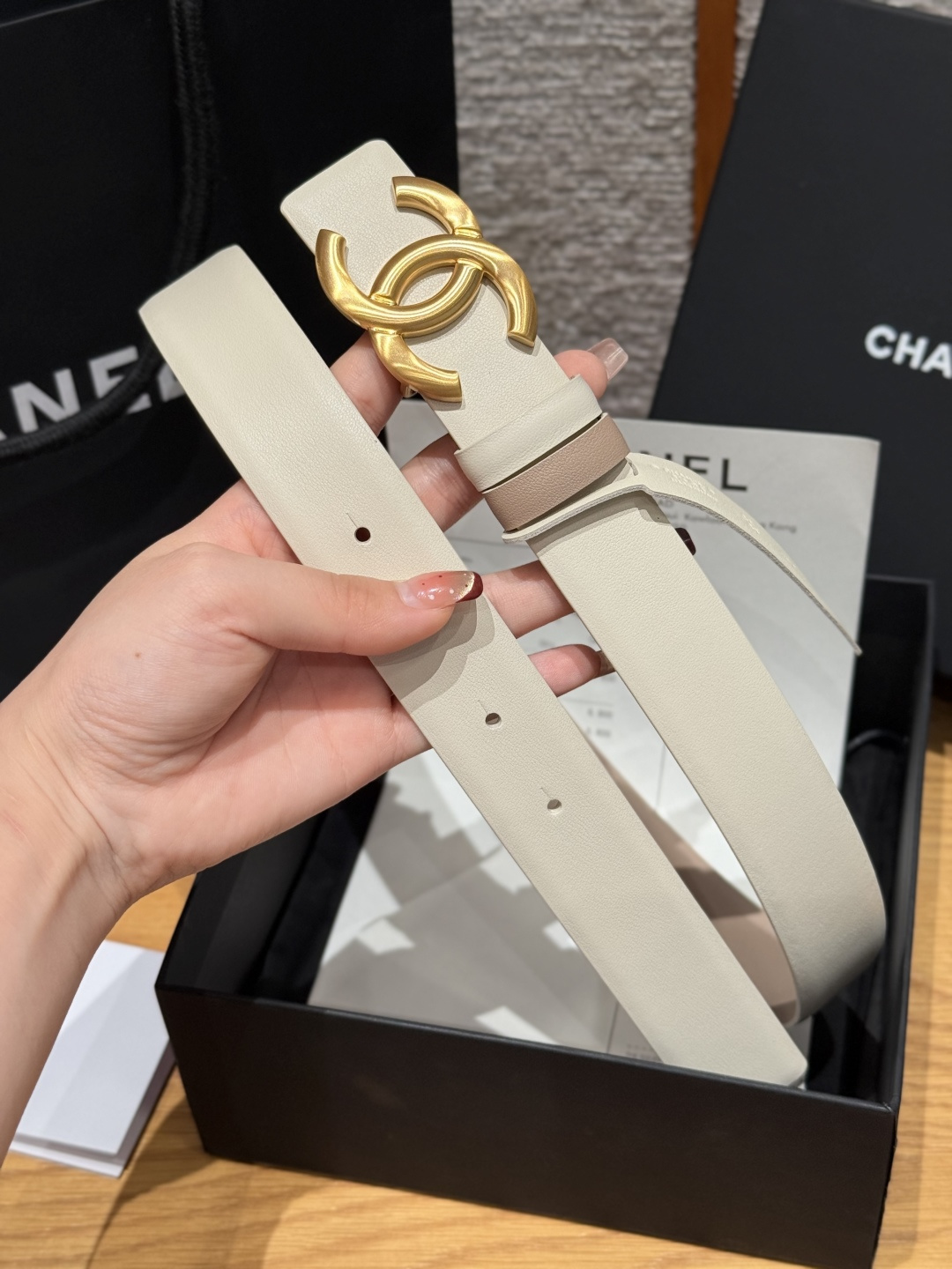 샤넬(CHANEL) 양면 카프스킨 브러쉬드 벨트