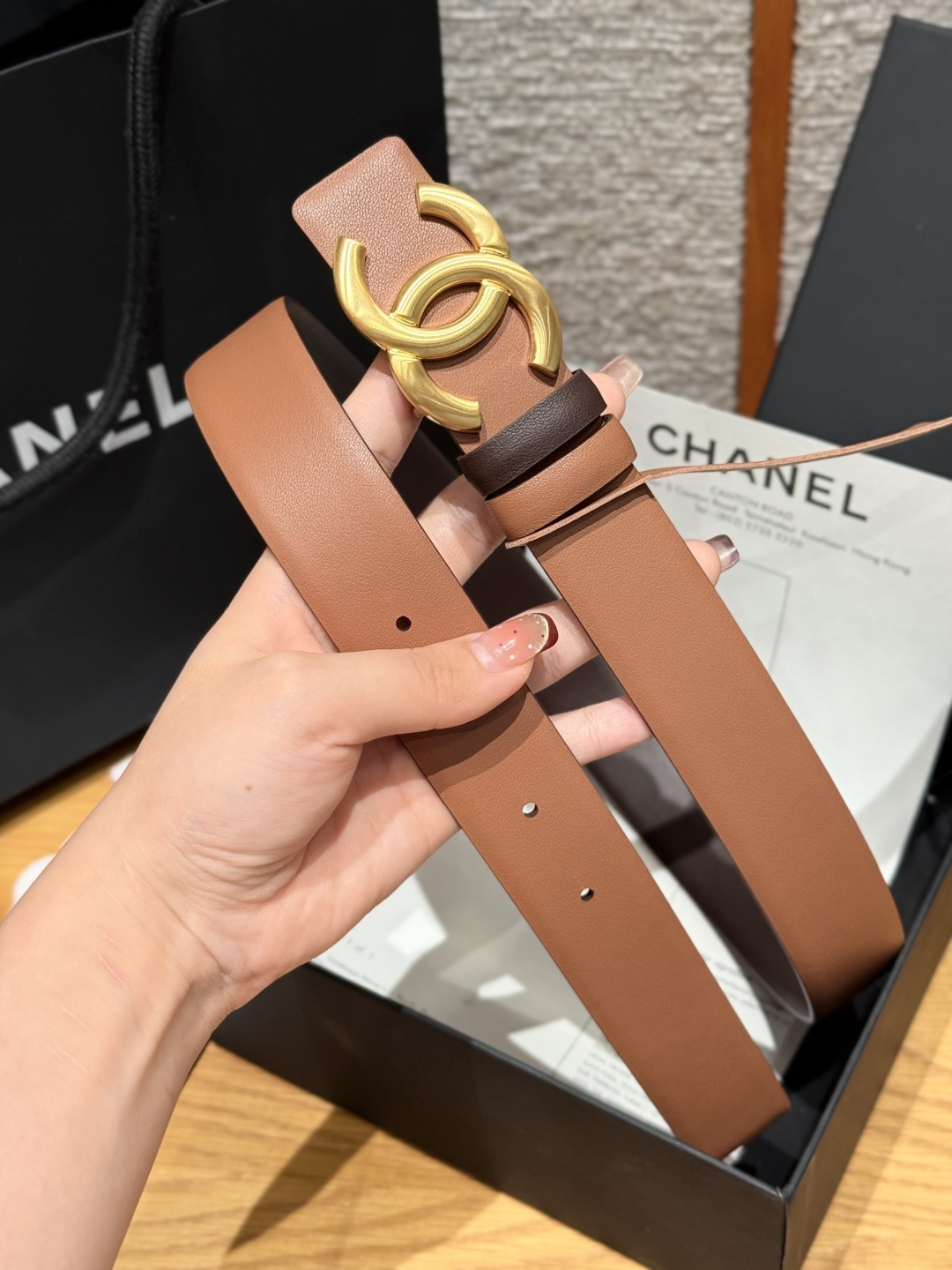 샤넬(CHANEL) 양면 카프스킨 브러쉬드 벨트