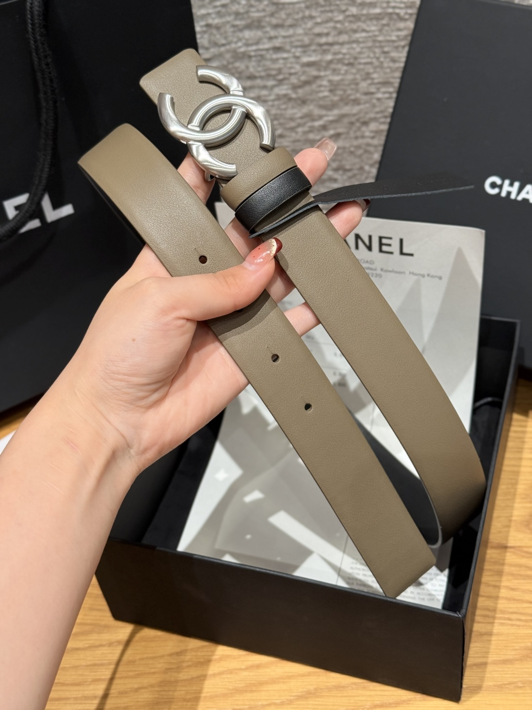 샤넬(CHANEL) 양면 카프스킨 브러쉬드 벨트