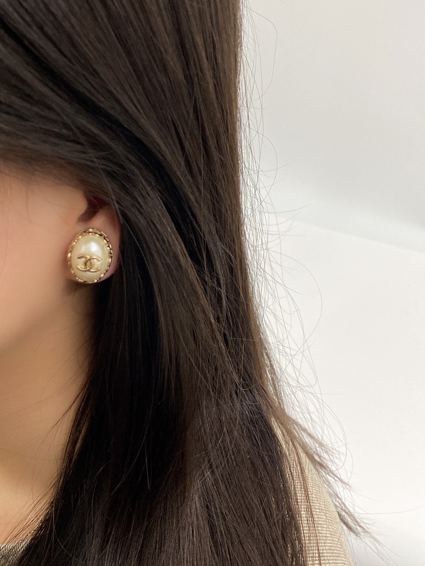 샤넬(CHANEL) 타원 진주 귀걸이 악세사리