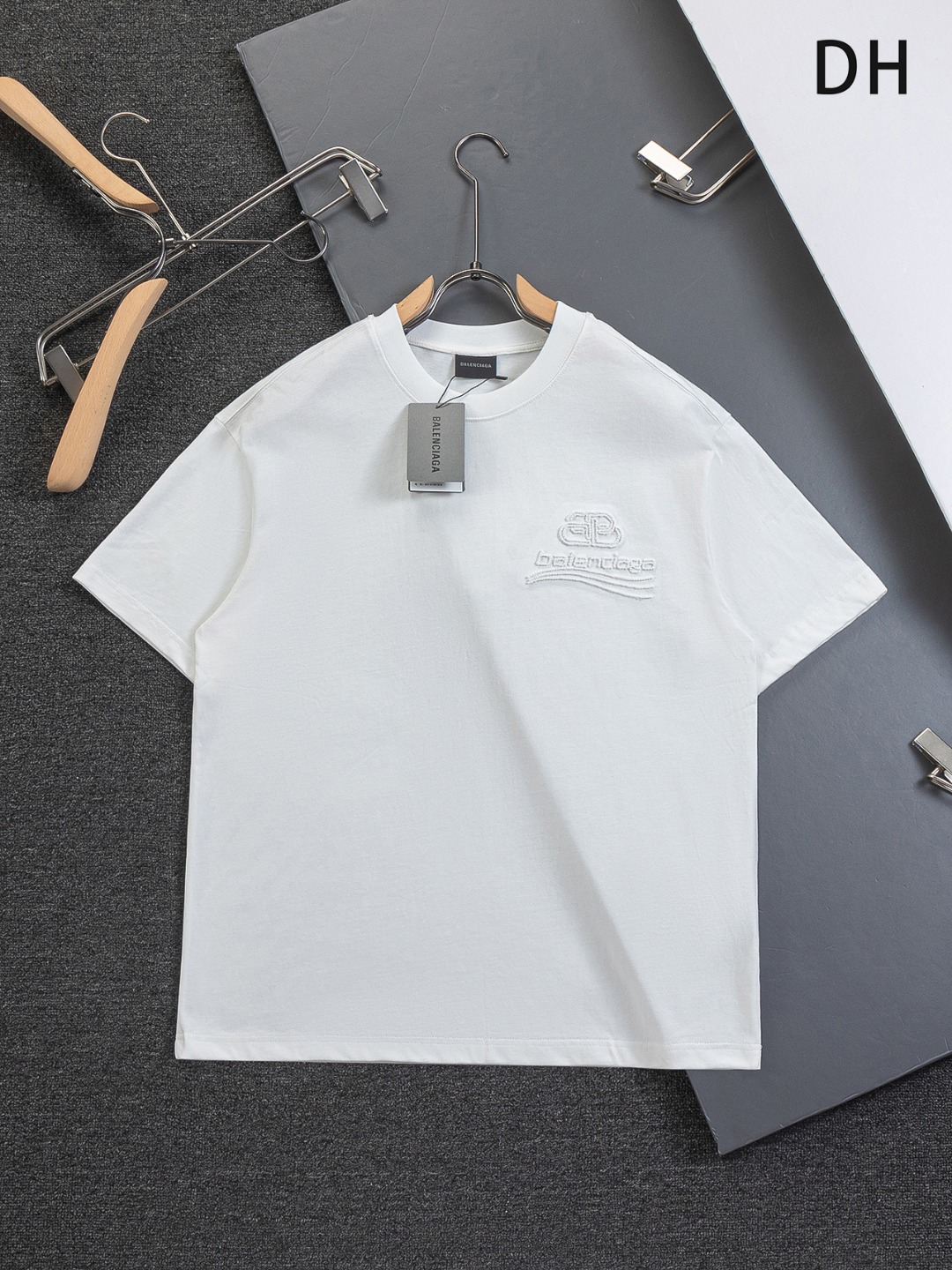 발렌시아가(Balenciaga) 더블 B 로고 자수 티셔츠 의류