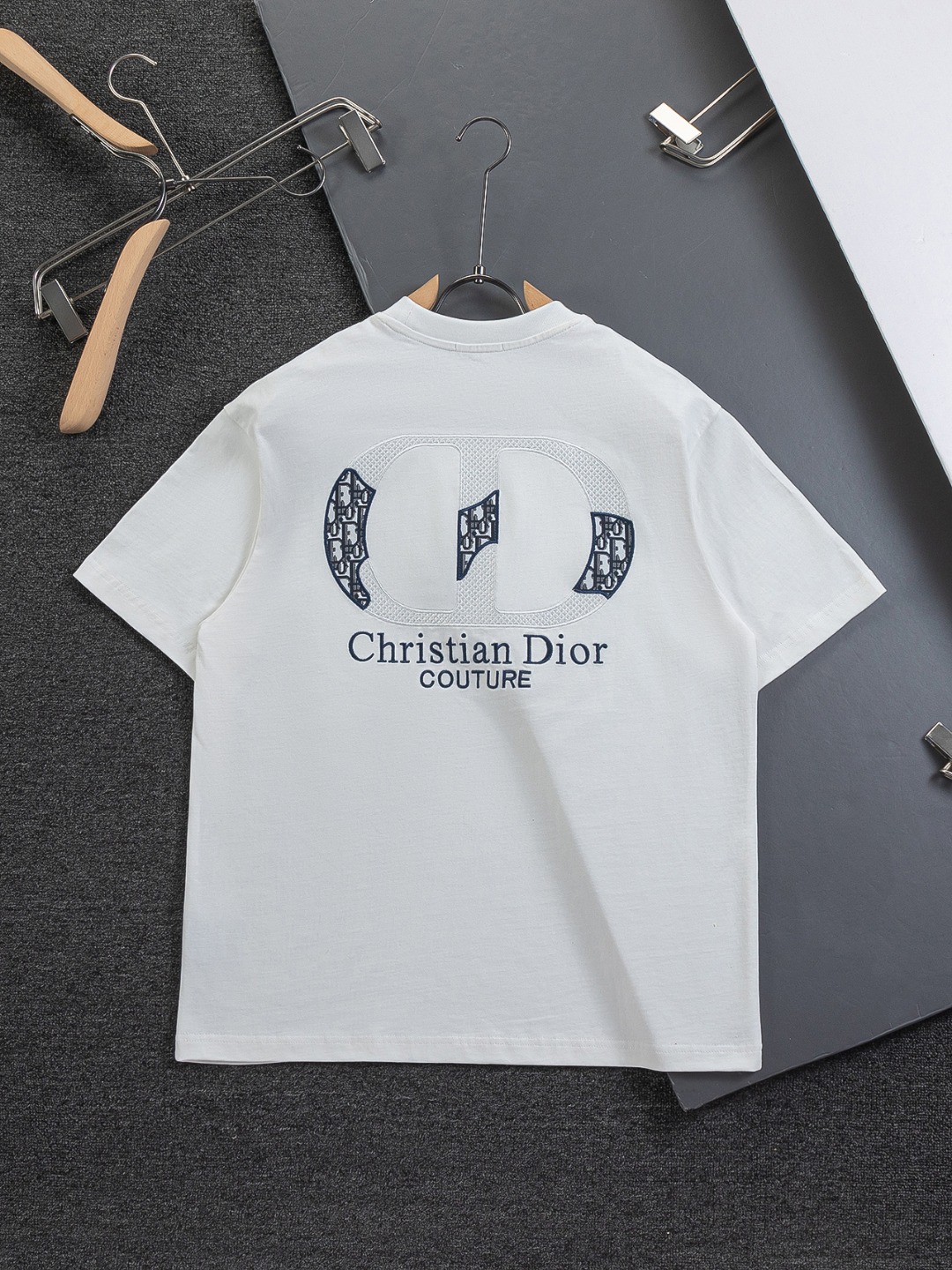 디올(Dior)로고 자수 비치웨어 캡슐 티셔츠 의류