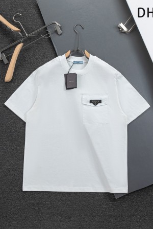 프라다(PRADA) 삼각 로고 포켓 패치 티셔츠 의류