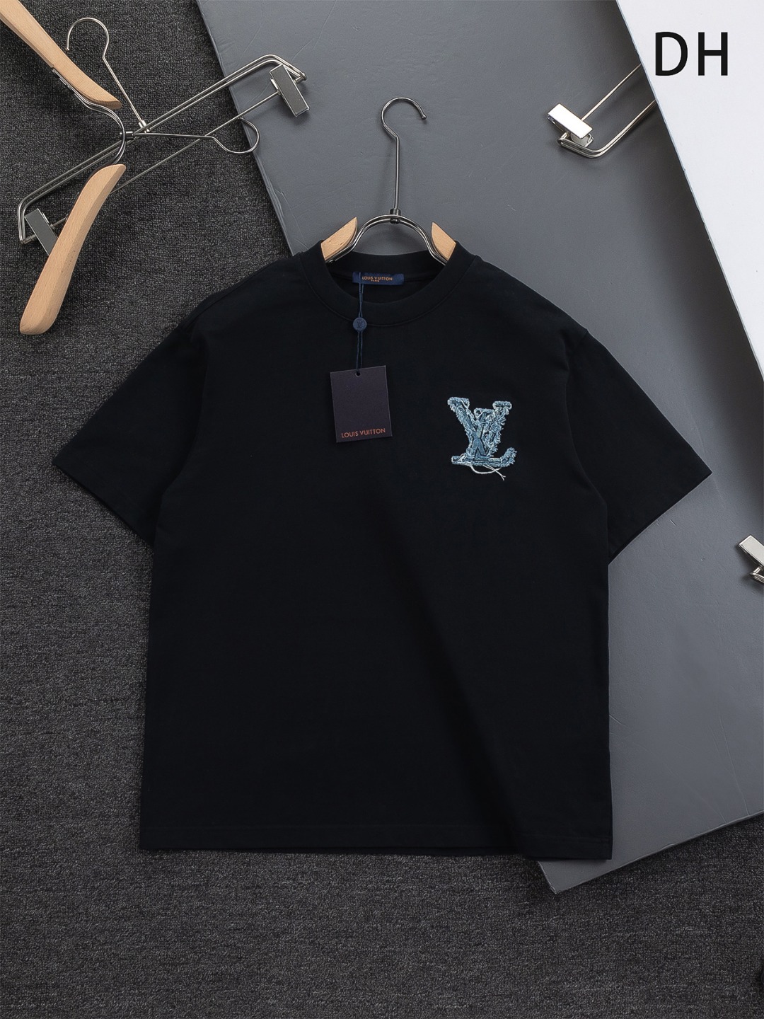 루이비통(LV) 워싱 데님 패치 & 레이저 번아웃 티셔츠 의류
