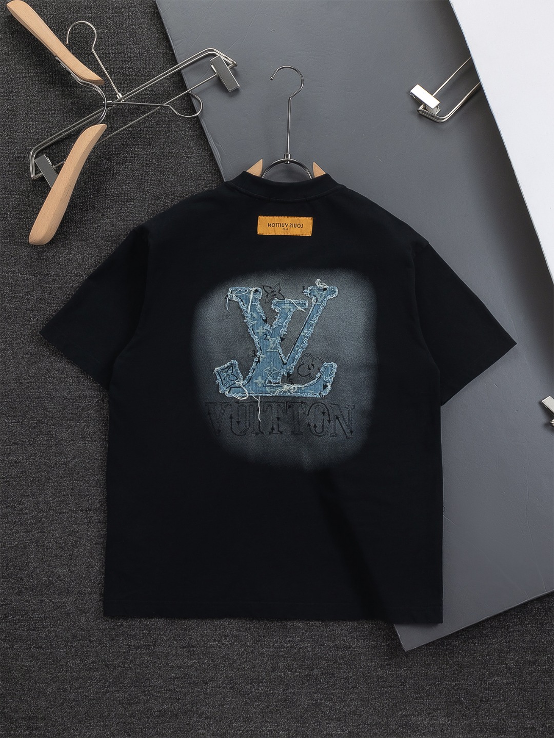 루이비통(LV) 워싱 데님 패치 & 레이저 번아웃 티셔츠 의류