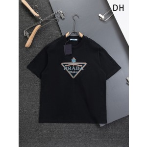프라다(PRADA) 삼각 로고 반팔 티셔츠 의류