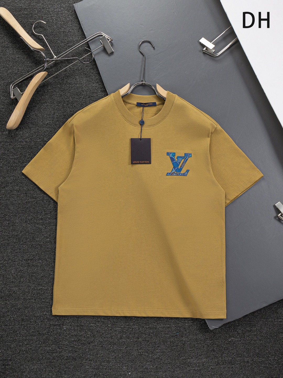 루이비통(LV) 클라우드 자수 로고 반팔 티셔츠 의류