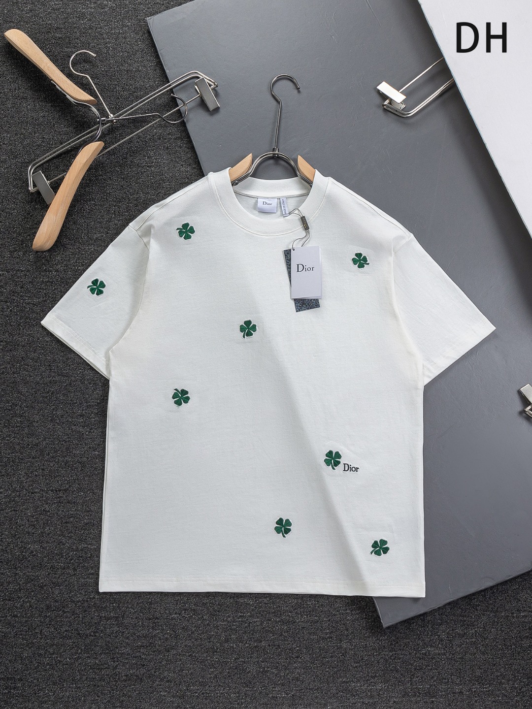 디올(DIOR) 네잎클로버 반팔 티셔츠 의류