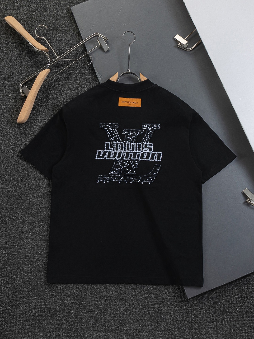 루이비통(LV) 스팟 레터링 자수 반팔 티셔츠 의류