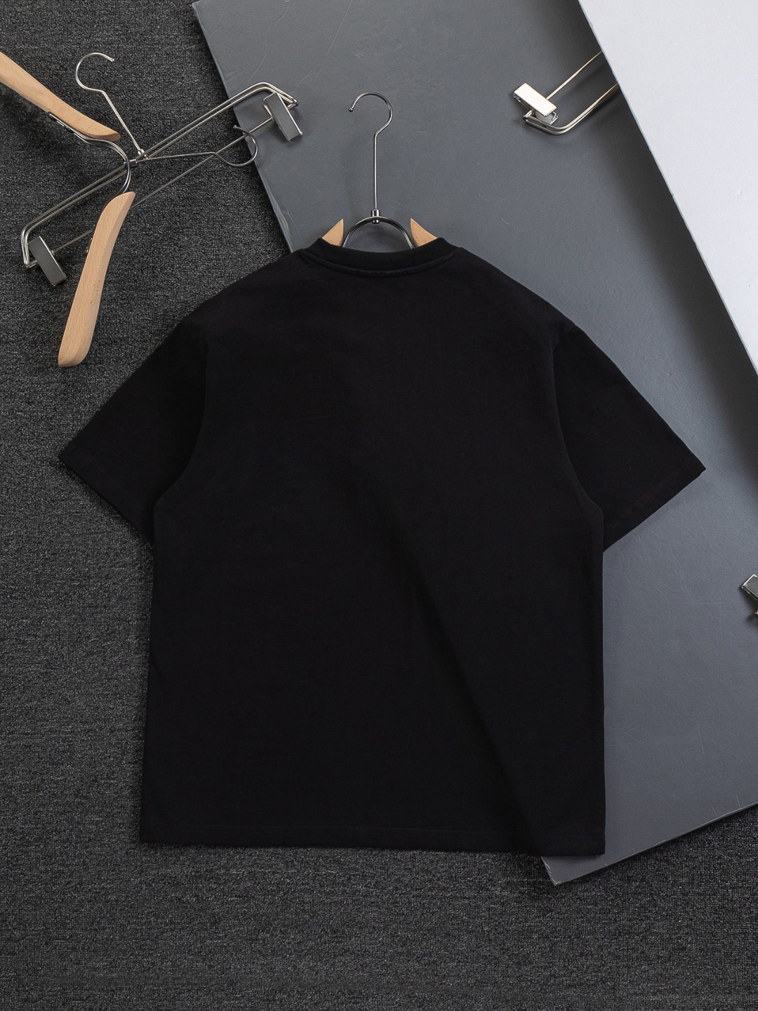 로에베(LOEWE) 그라데이션 자수 반팔 티셔츠 의류