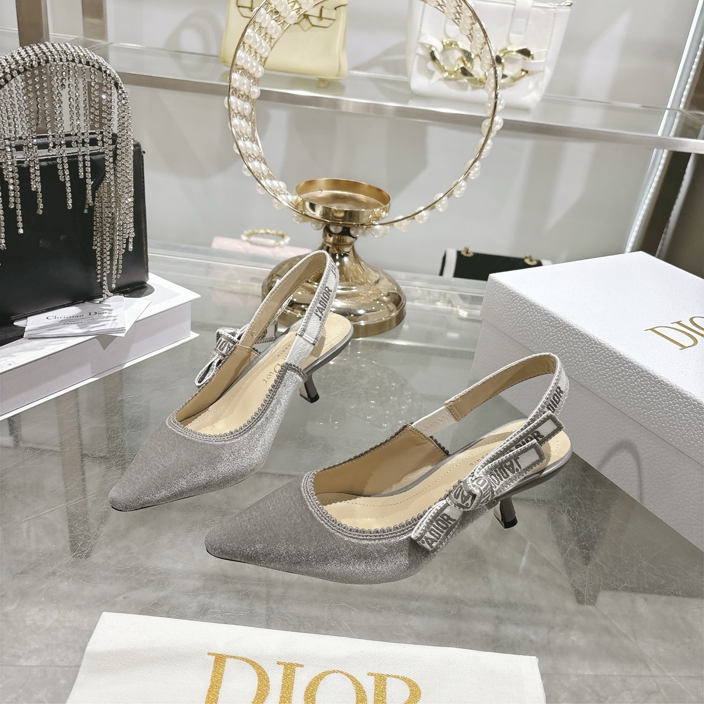 디올(DIor) CD 나비 장식 스틸레토 뮬 구두 신발