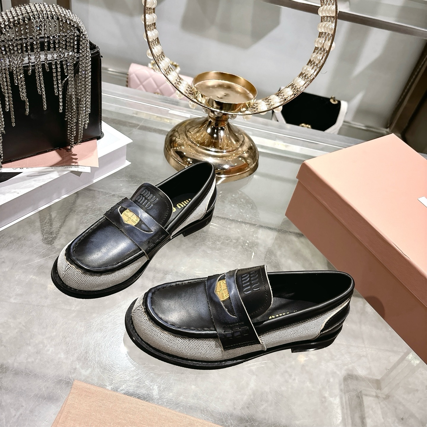 미우미우(miumiu) 코인 로퍼 단화 신발