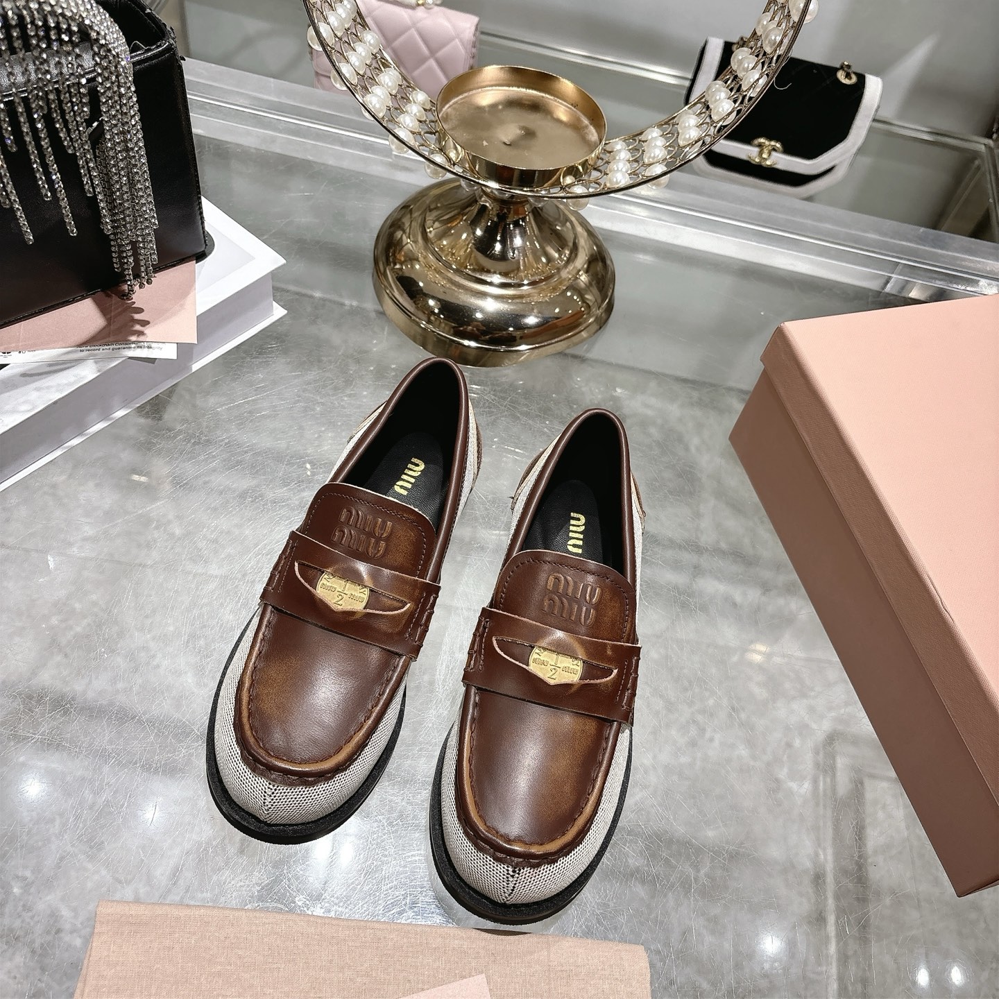 미우미우(miumiu) 코인 로퍼 단화 신발