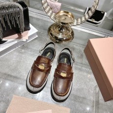 미우미우(miumiu) 코인 슬링백 샌들 로퍼 단화 신발