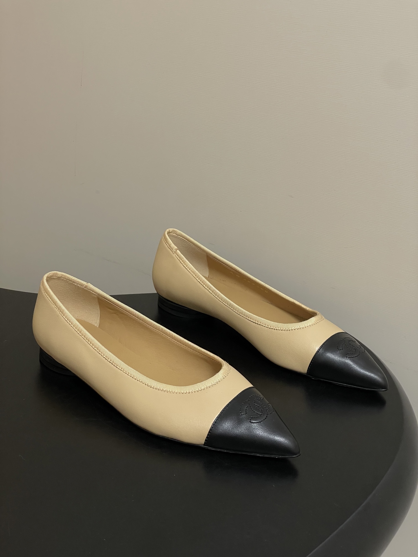 샤넬(Chanel) 26P 스틸레토 배색 발레리나 플랫 슈즈 구두 신발