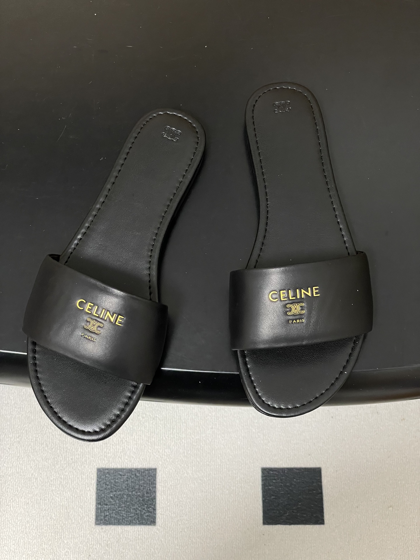 셀린느(CELINE) 클래식 트리옹프(Triomphe) 뮬 샌들 슬리퍼 신발