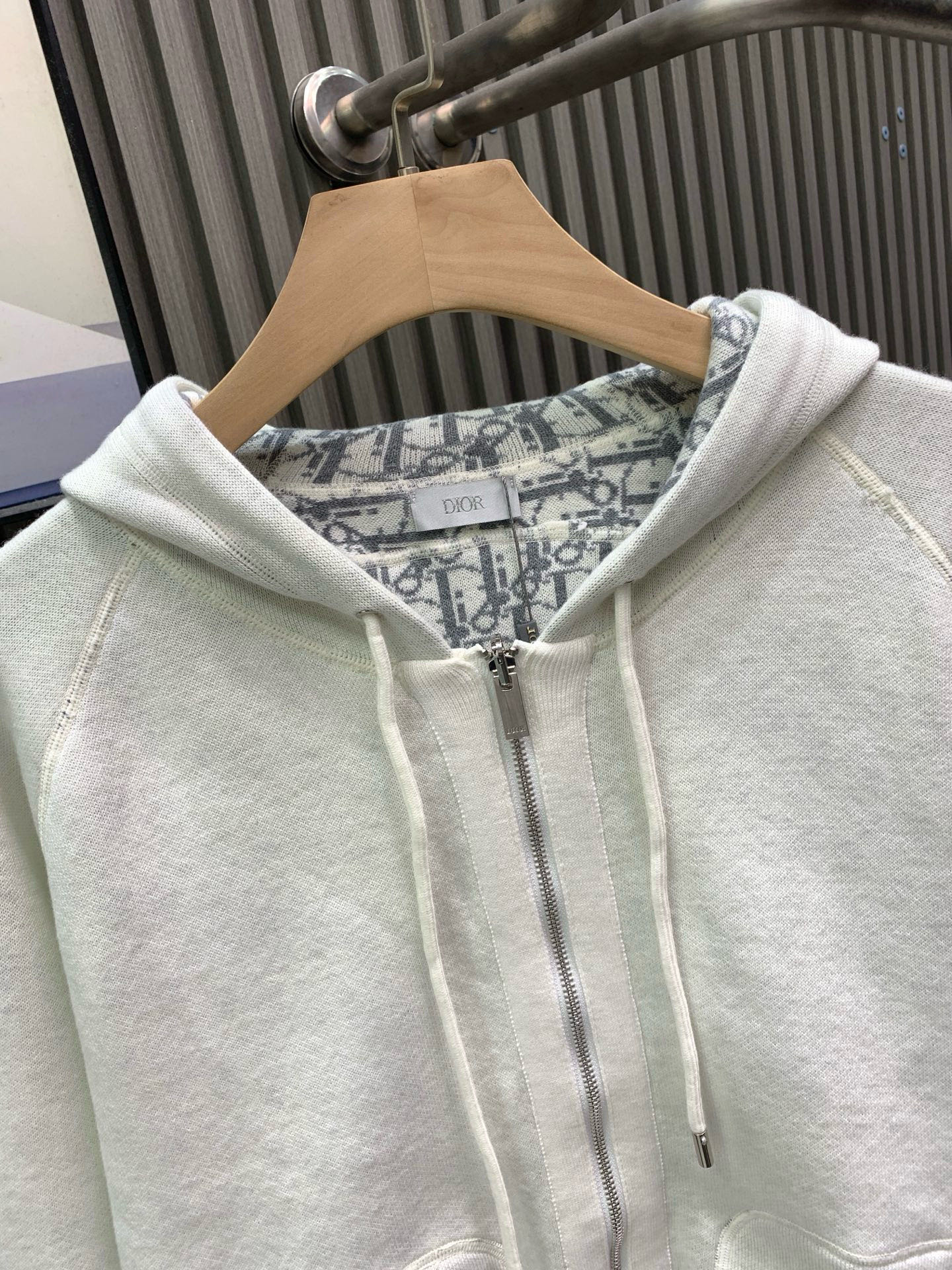 디올(DIOR) 자수 양면 집업 후드 가디건 의류