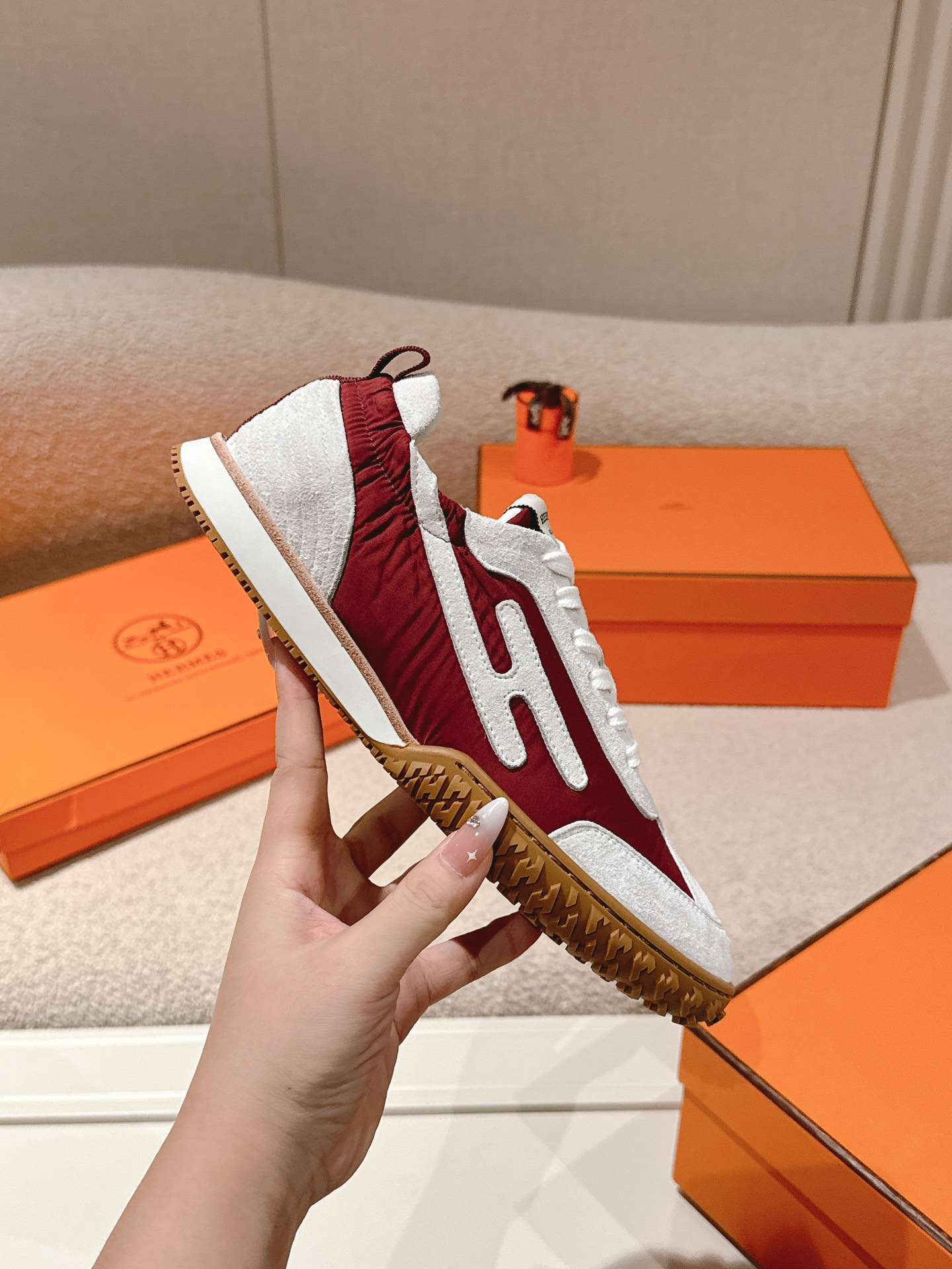 에르메스(HERMES) 스웨이드 고트 레더 스니커즈 신발