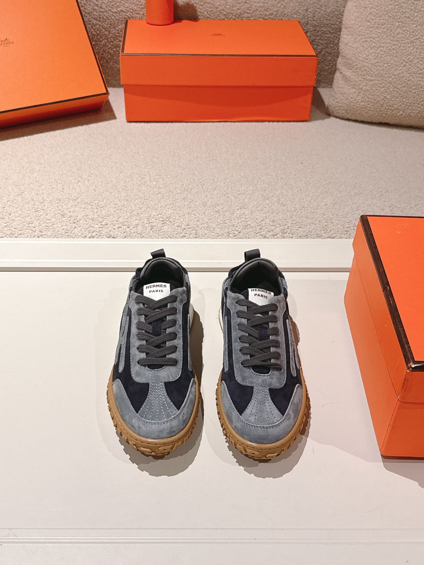 에르메스(HERMES) 스웨이드 고트 레더 스니커즈 신발