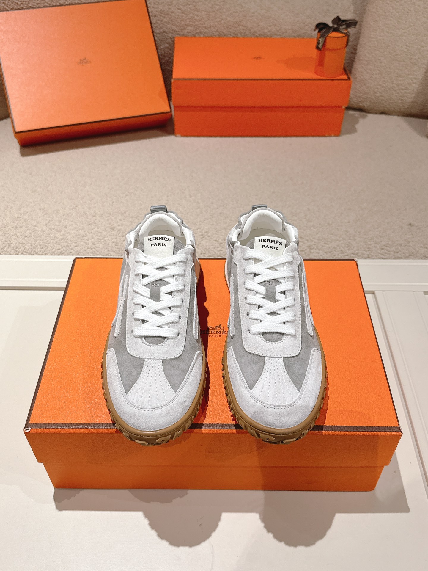 에르메스(HERMES) 스웨이드 고트 레더 스니커즈 신발