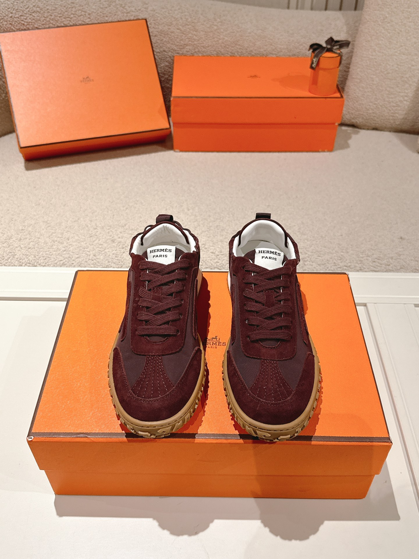 에르메스(HERMES) 스웨이드 고트 레더 스니커즈 신발