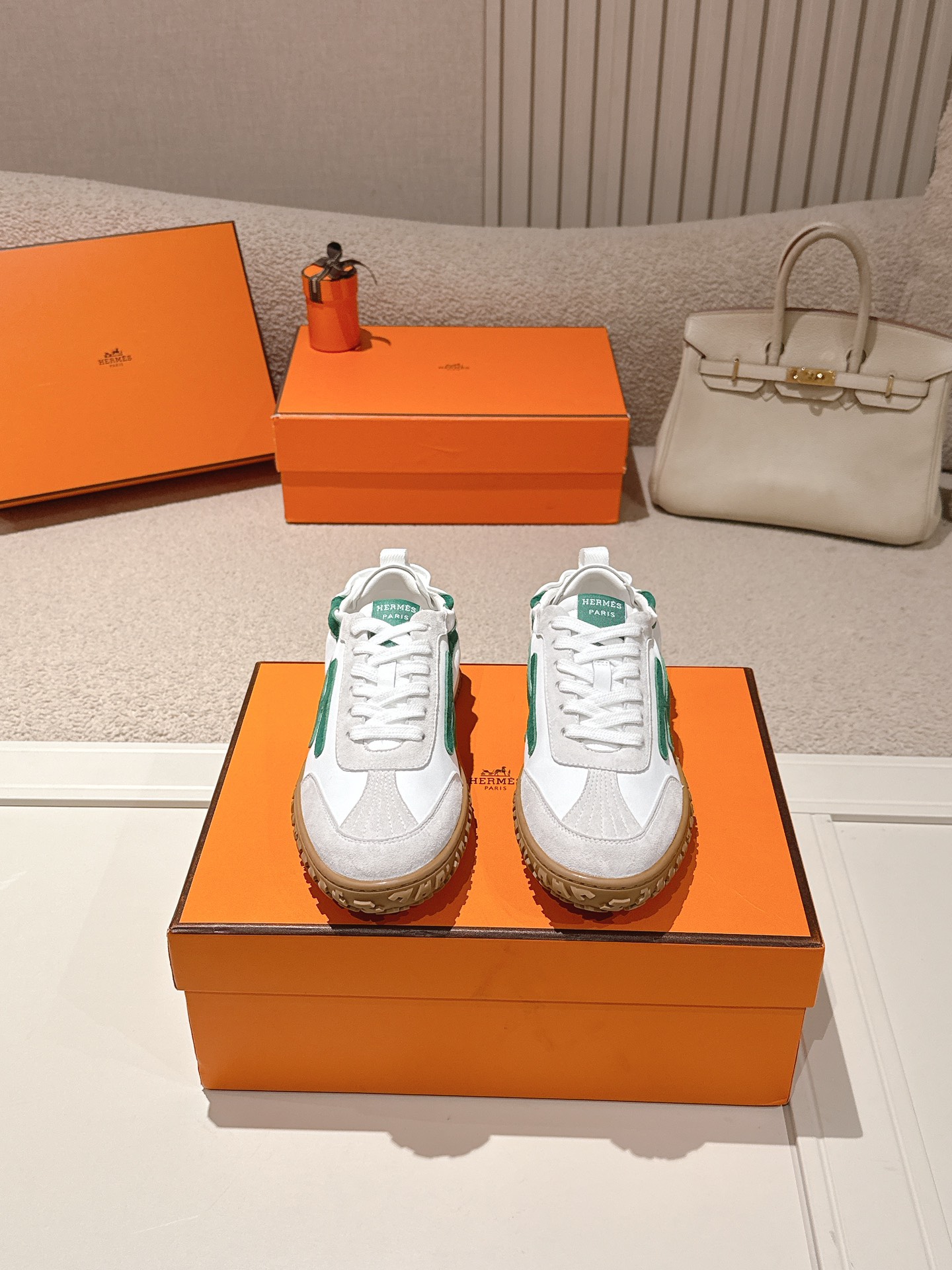 에르메스(HERMES) 스웨이드 고트 레더 스니커즈 신발