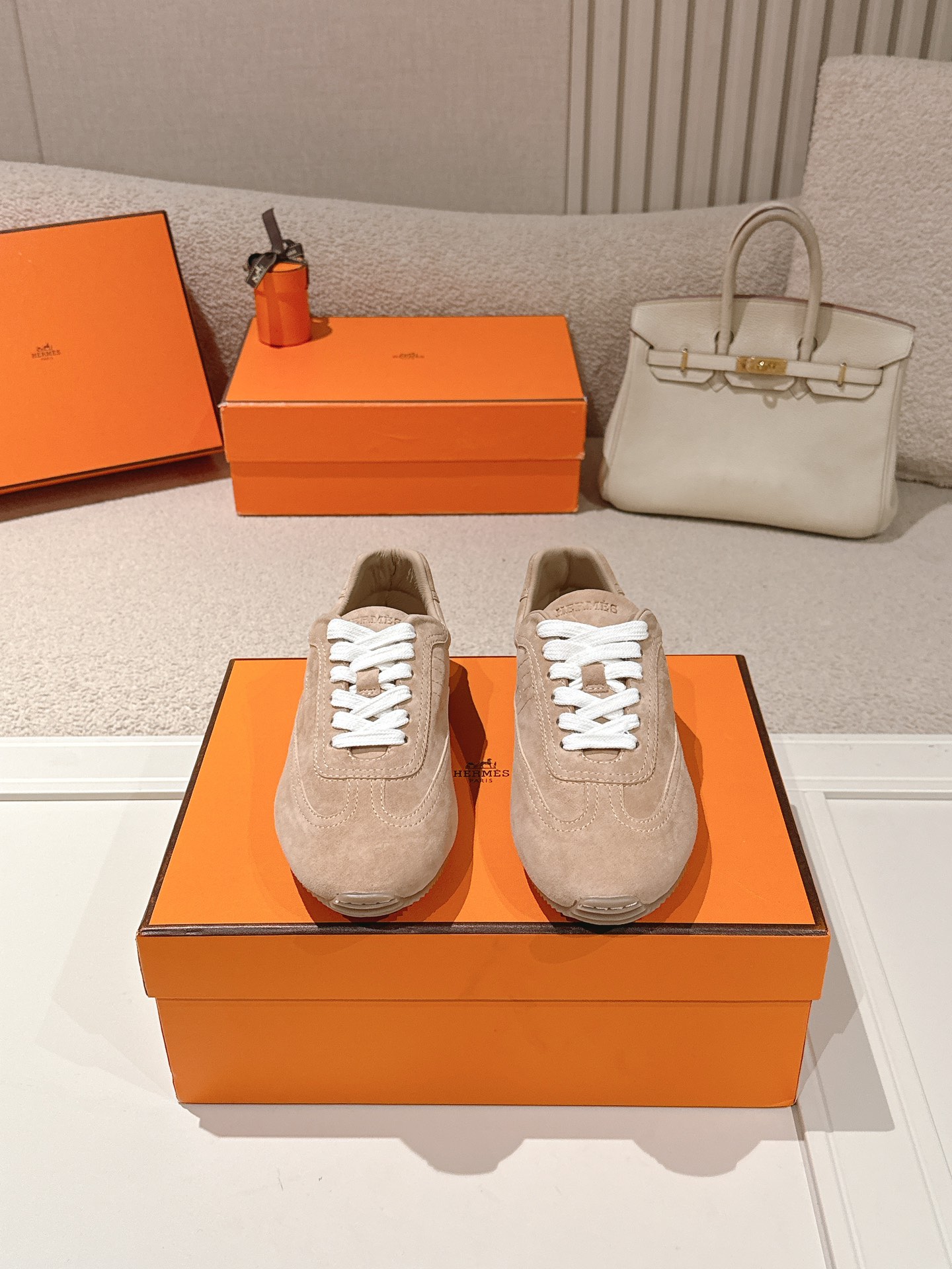 에르메스(HERMES) 스웨이드 고트 레더 스니커즈 신발