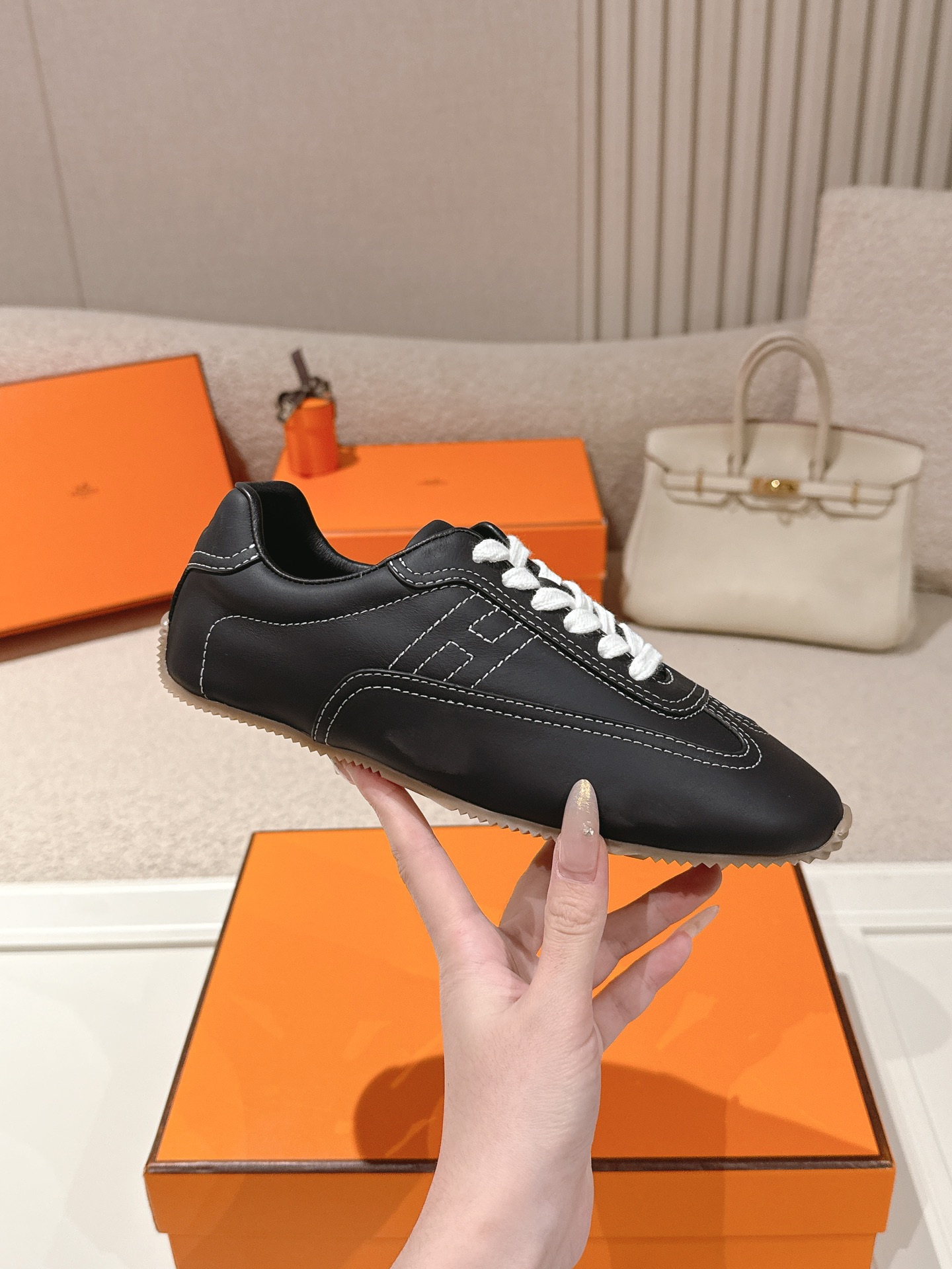 에르메스(HERMES) 스웨이드 고트 레더 스니커즈 신발