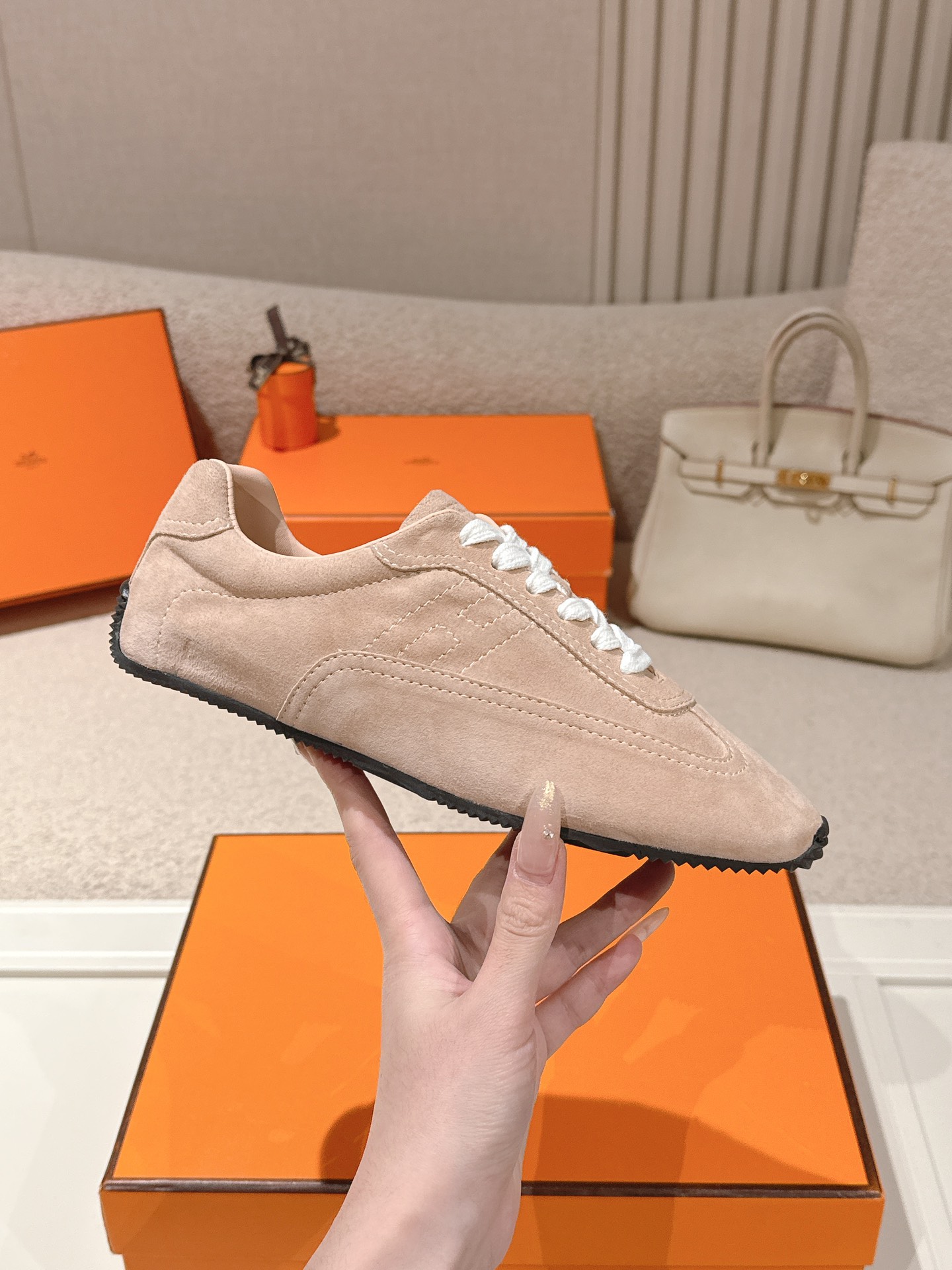 에르메스(HERMES) 스웨이드 고트 레더 스니커즈 신발