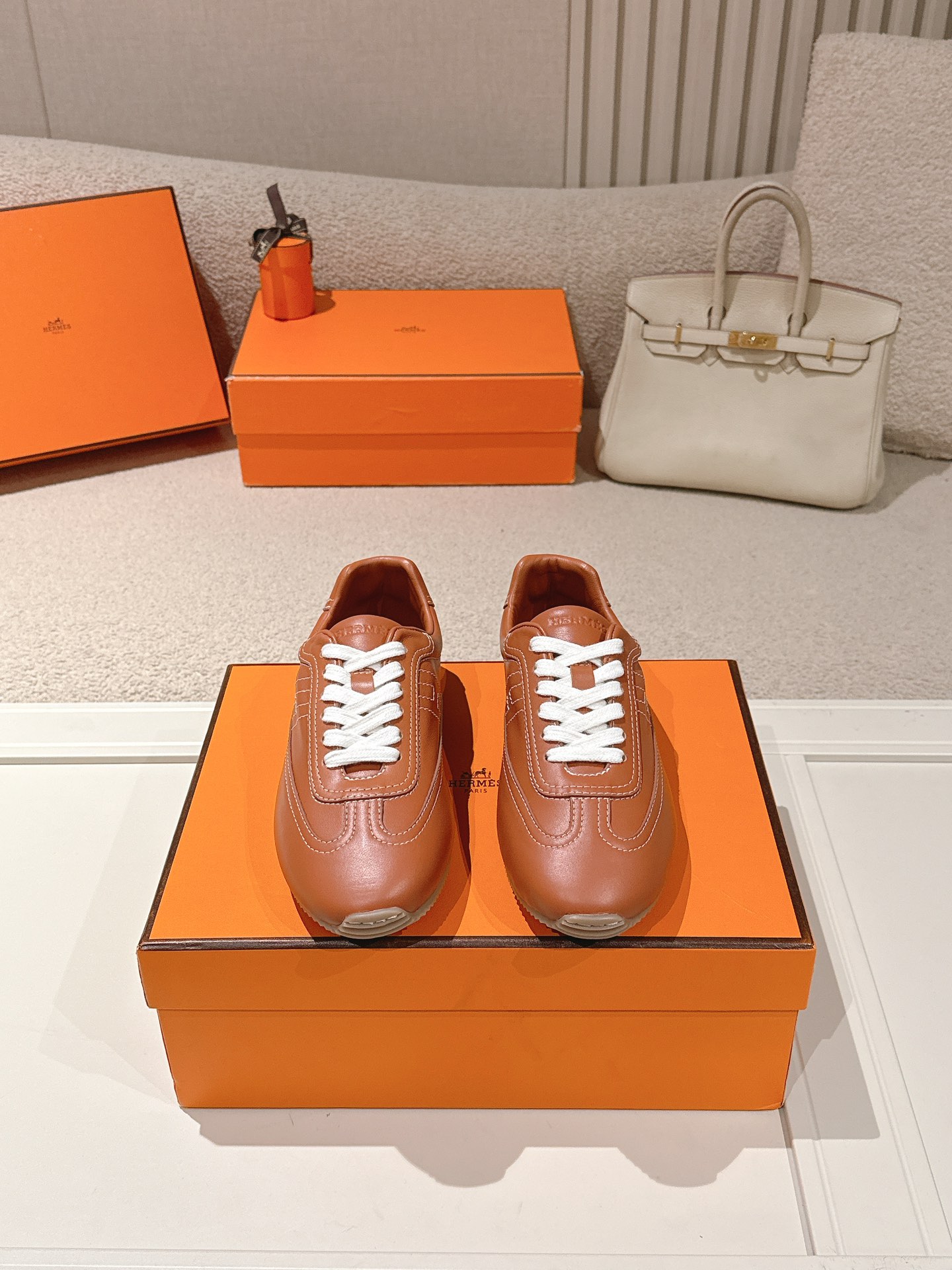 에르메스(HERMES) 스웨이드 고트 레더 스니커즈 신발