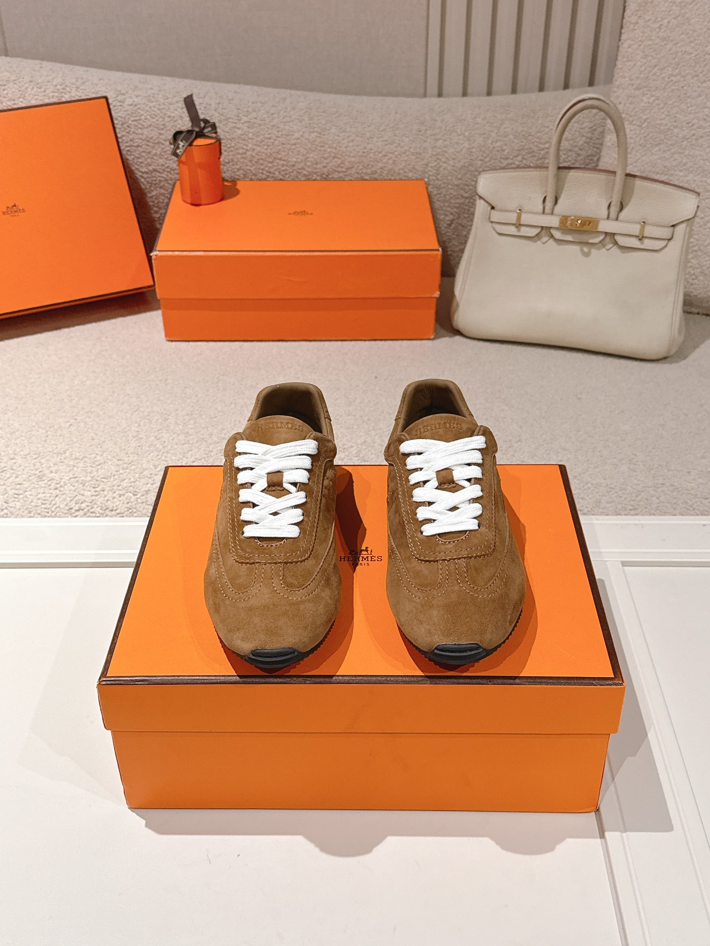 에르메스(HERMES) 스웨이드 고트 레더 스니커즈 신발