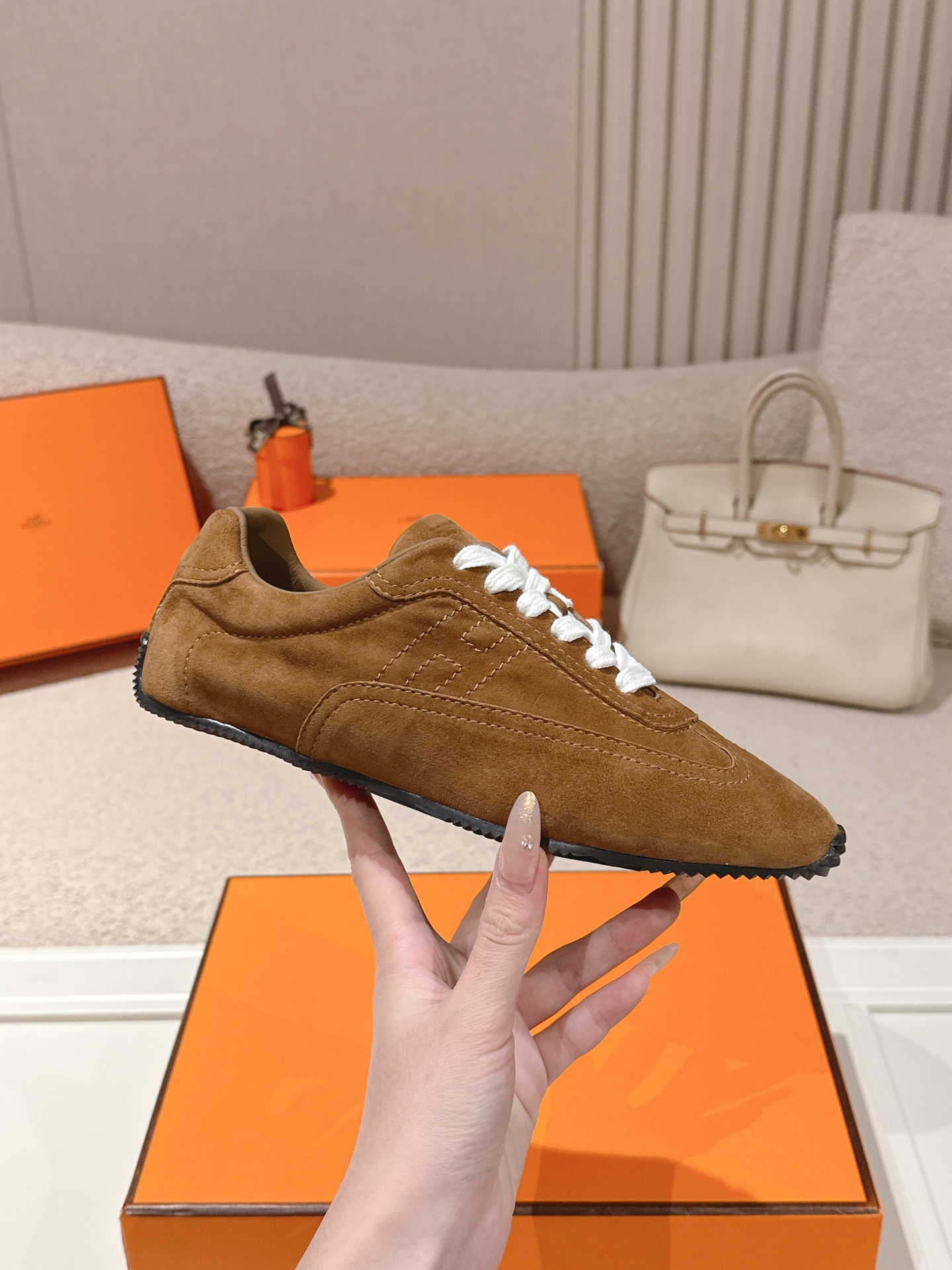 에르메스(HERMES) 스웨이드 고트 레더 스니커즈 신발