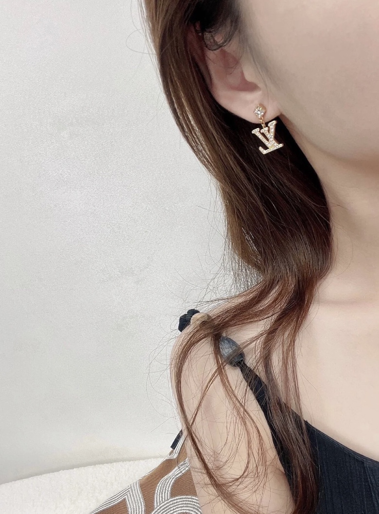 루이비통(LV) 풀 큐빅 로고 귀걸이 악세사리
