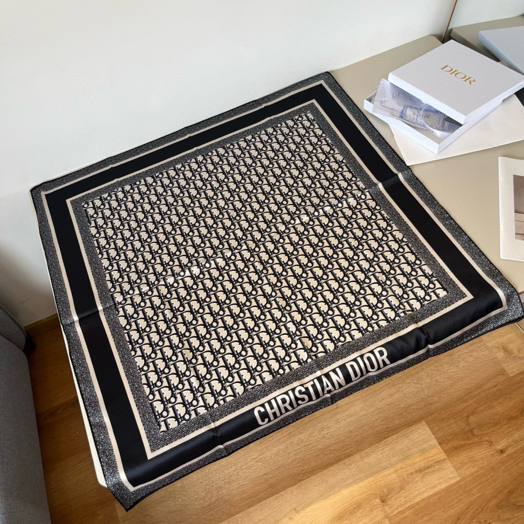 디올(DIOR) 오블리크 실크 스카프