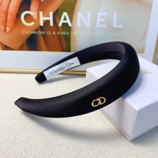 디올(DIOR) 로고 새틴 헤어밴드 악세사리