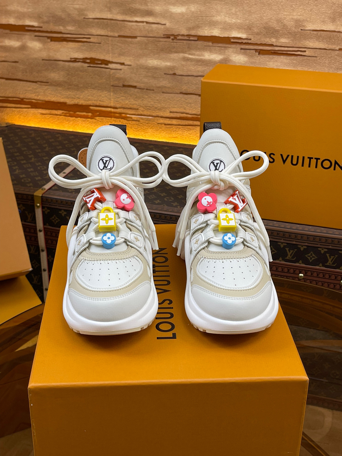 루이비통(LV) Archlight 플라워 버튼 아치라이트 스니커즈 신발