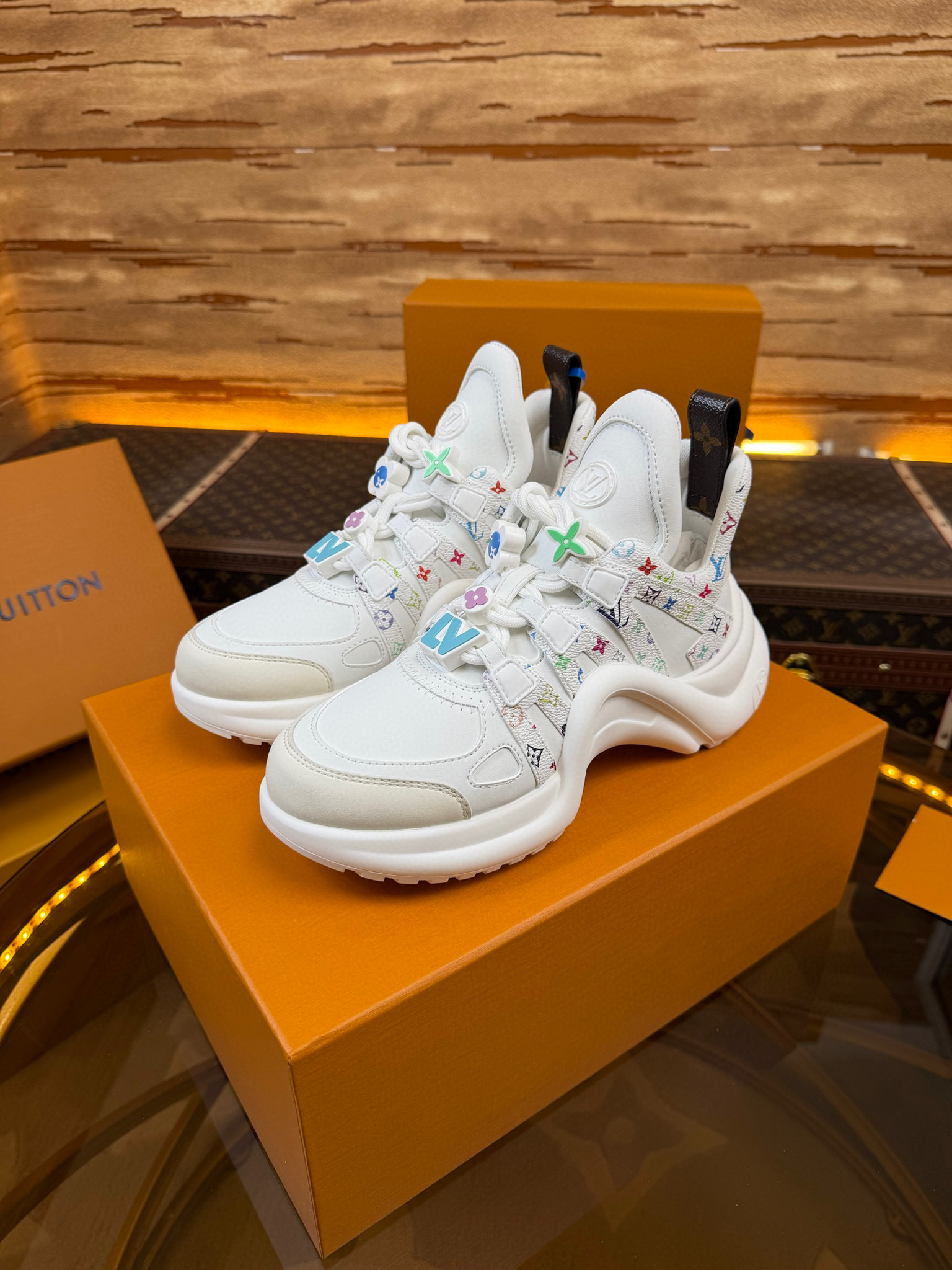루이비통(LV) Archlight 플라워 버튼 아치라이트 스니커즈 신발
