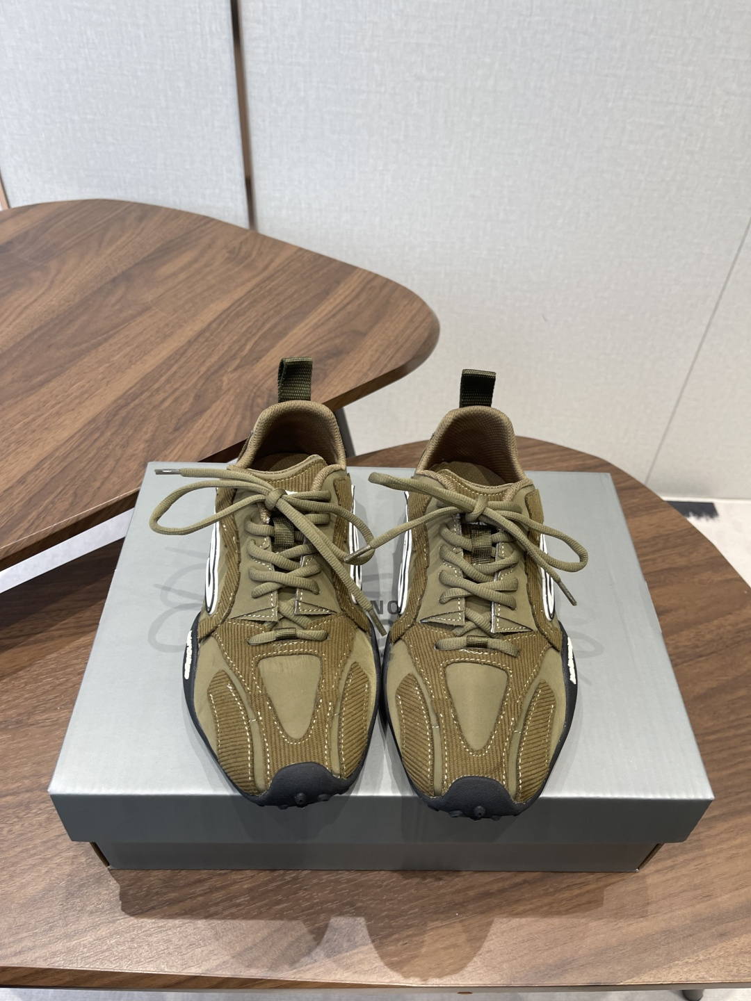 발렌시아가(Balenciaga) 먼데이 울트라(Monday Ultra) 스니커즈 신발