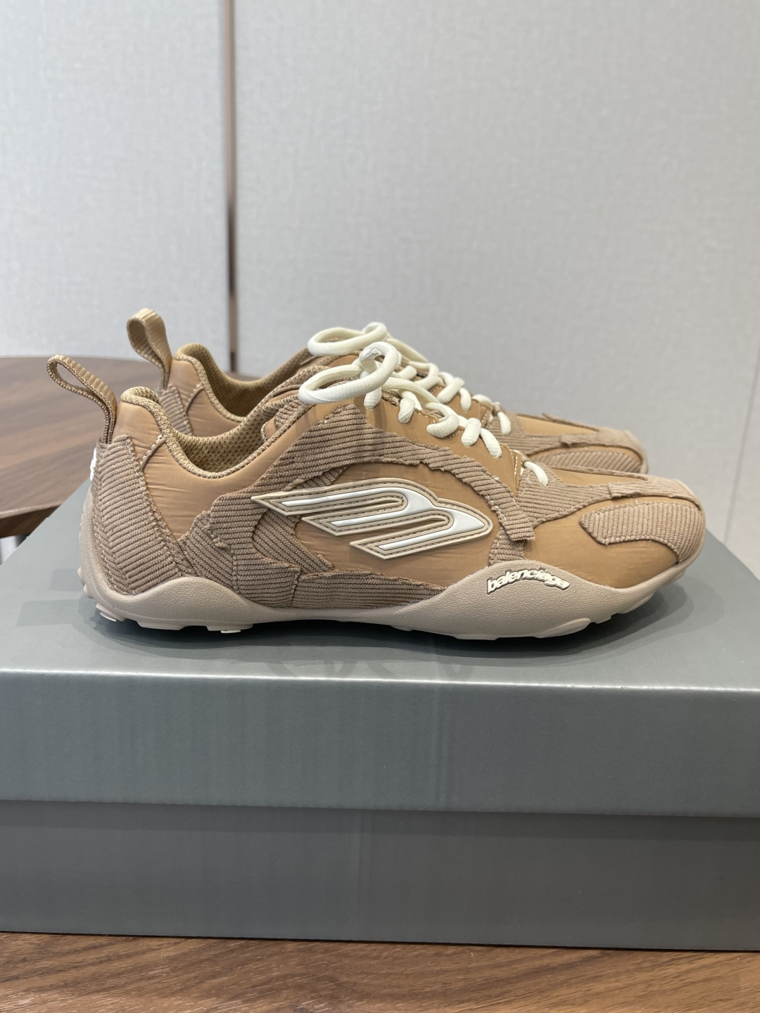 발렌시아가(Balenciaga) 먼데이 울트라(Monday Ultra) 스니커즈 신발