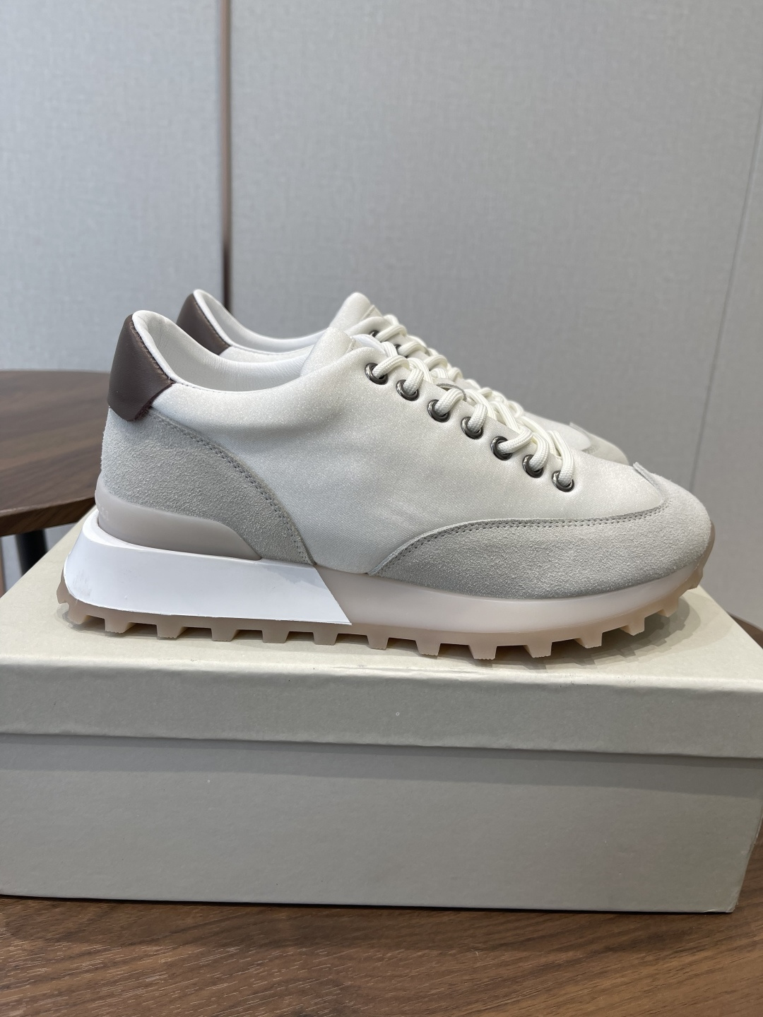 Brunello Cucinelli 브루넬로 쿠치넬리 펀칭 레이스업 스니커즈 신발