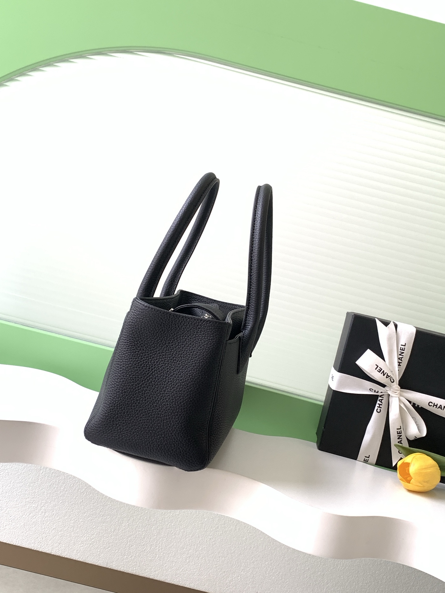 샤넬(CHANEL) 세르프(Cerf) 토트백 블랙 은장 (스몰)