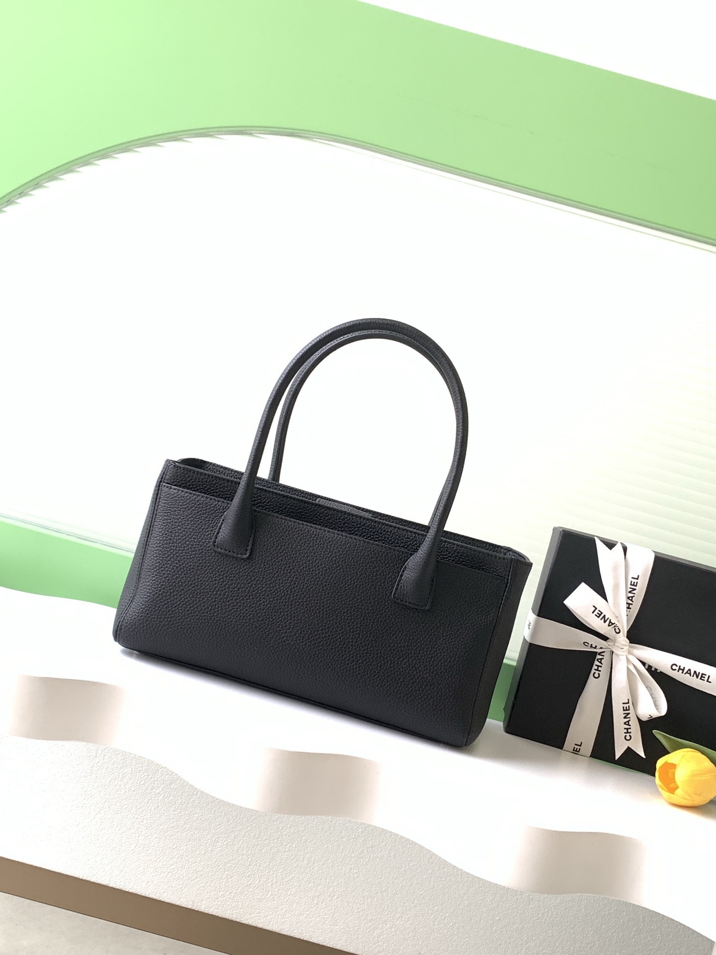 샤넬(CHANEL) 세르프(Cerf) 토트백 블랙 은장 (스몰)