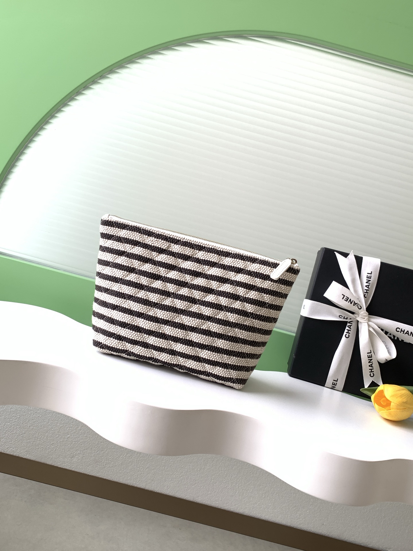 샤넬(CHANEL) 26C 블랙 스트라이프 클러치 백 가방 (스몰)