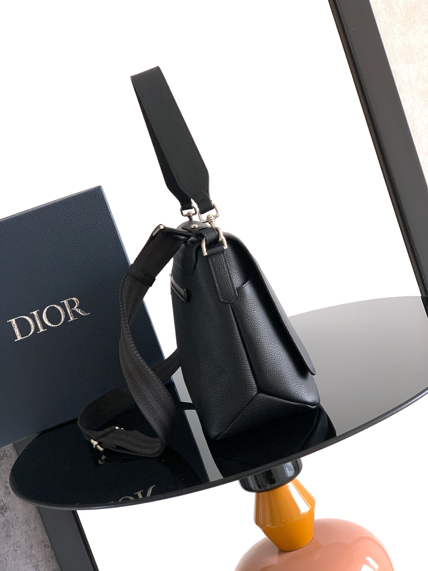 디올(Dior) 프리베(Privé) 플랩 메신저 크로스 백 가방