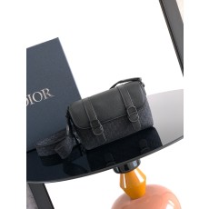 디올(Dior) 데일리(Daily) 미니 플랩 메신저 크로스백 가방