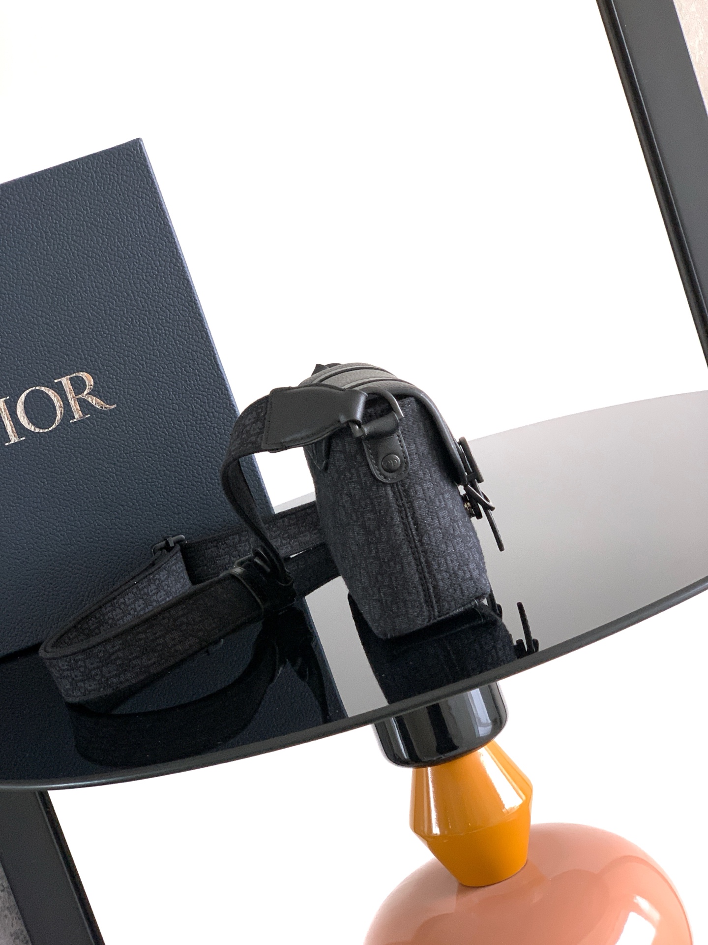 디올(Dior) 데일리(Daily) 미니 플랩 메신저 크로스백 가방