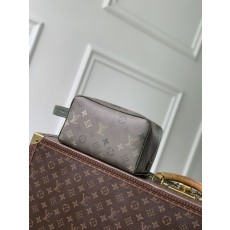 루이비통(LV) 로커 도프 키트(Locker Dopp Kit) 파우치백 가방