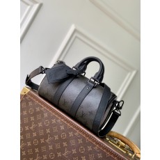 루이비통(LV) Keepall Bandoulière 키폴 반둘리에 25 여행 가방 (모노그램 미드나잇)
