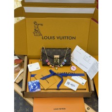 루이비통(LV) 포쉐트 메티스 파우치 백 (Pouch Metis) 미니 벨트 백 가방